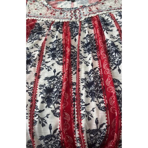 SIGNATURE STUDIO SHORT SLV PULL-OVER RND NECK, WOMENS, 22/24-RED WHITE BLUE FLOR - Picture 4 of 11